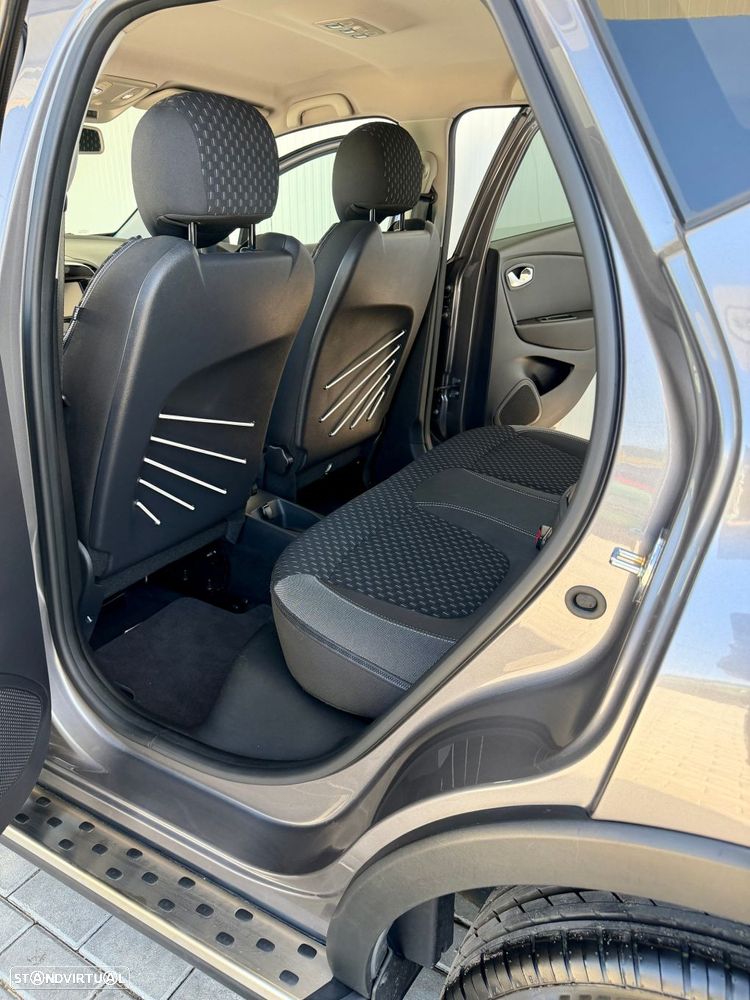 Renault Captur 0.9 TCE Exclusive XMOD - 25