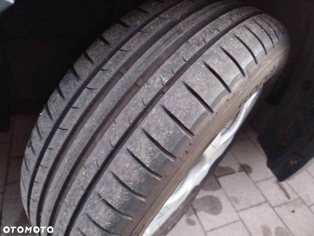 Toyota Avensis 1.8 Comfort - 27