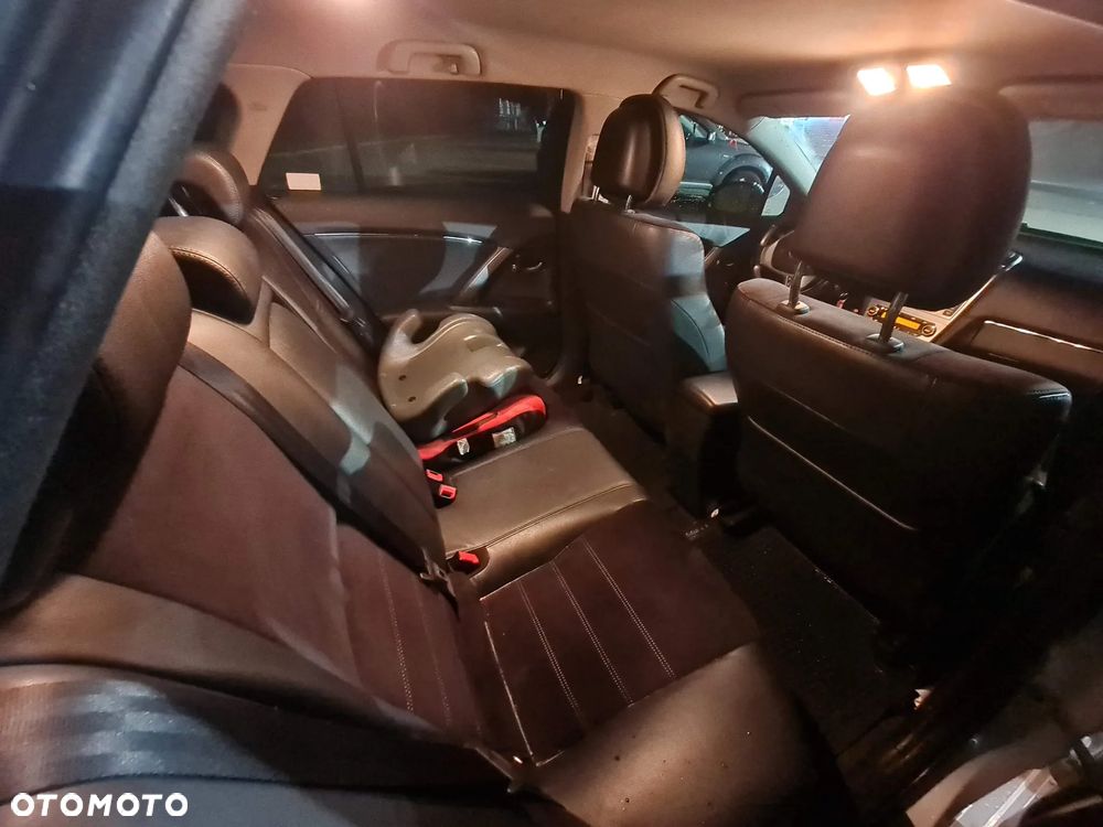 Toyota Avensis 2.0 D-4D Premium - 9