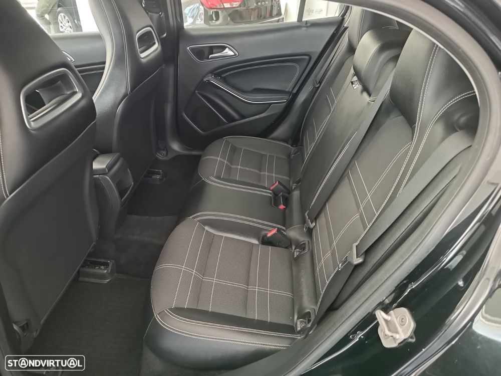 Mercedes-Benz GLA 180 d Urban - 12