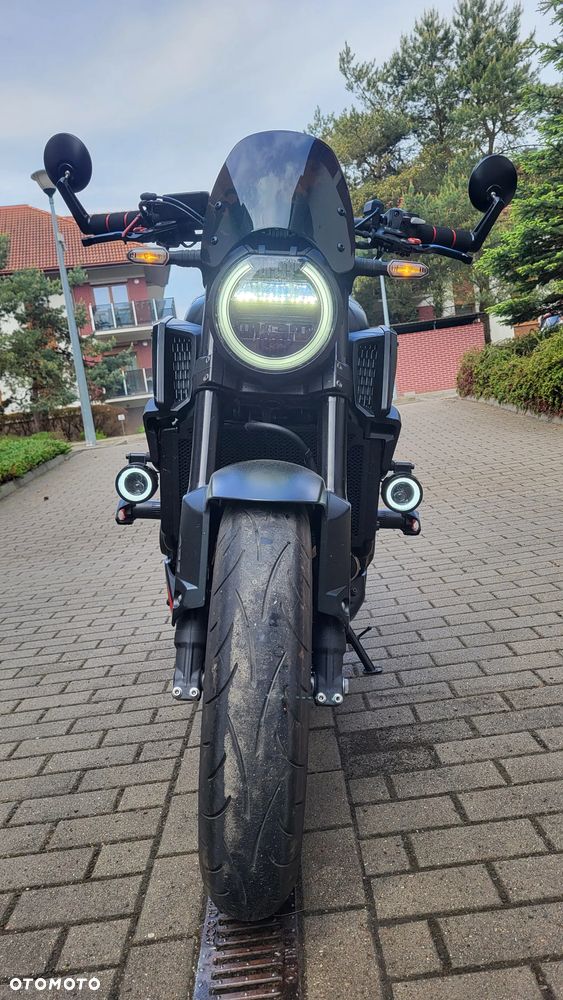 Honda CB - 12