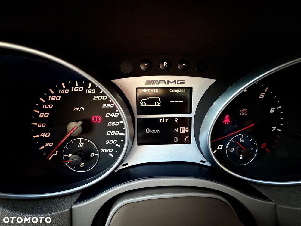 Mercedes-Benz ML 63 AMG 4Matic 7G-TRONIC - 38