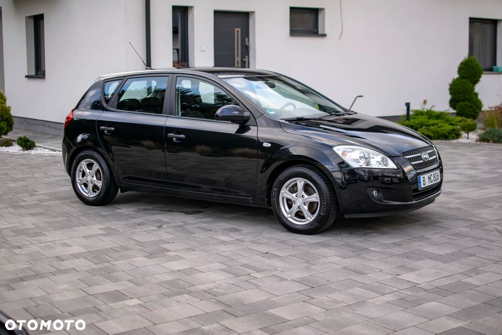 Kia Ceed - 14