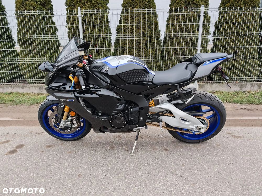 Yamaha R1 - 12