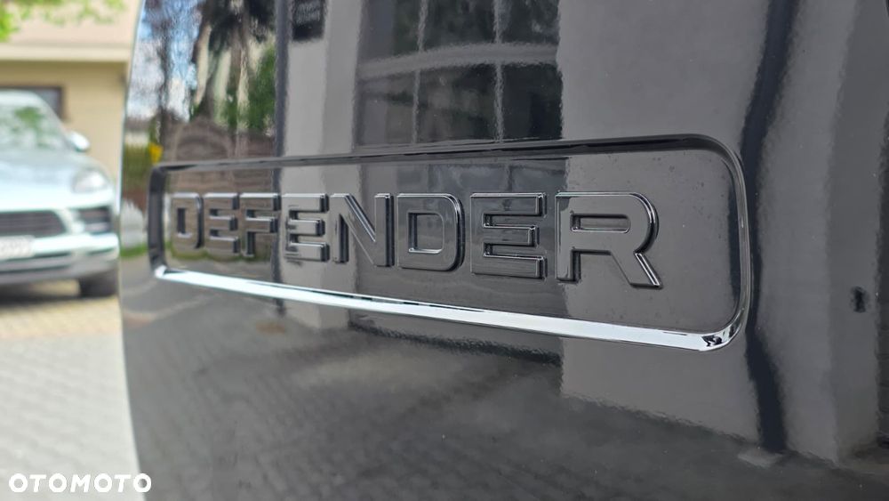 Land Rover Defender - 18