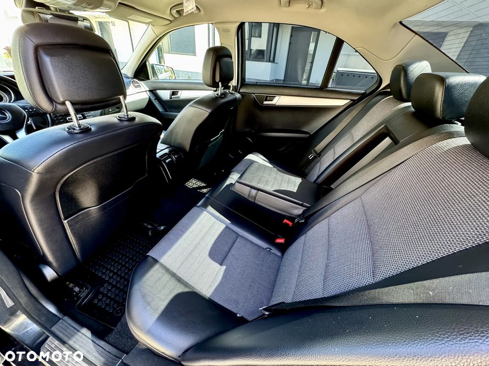 Mercedes-Benz Klasa C 200 CDI DPF (BlueEFFICIENCY) 7G-TRONIC Avantgarde - 9