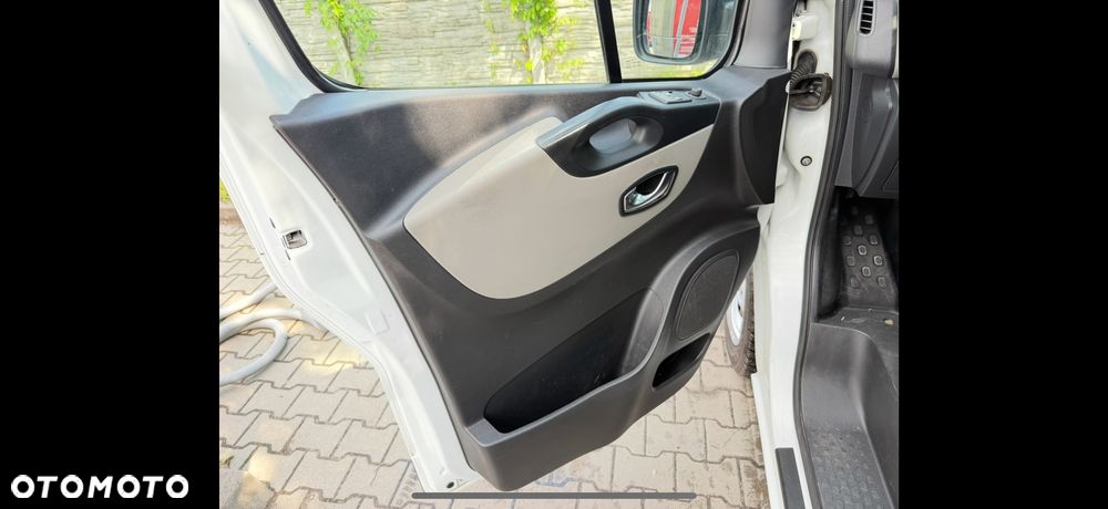 Renault TRAFIC - 22