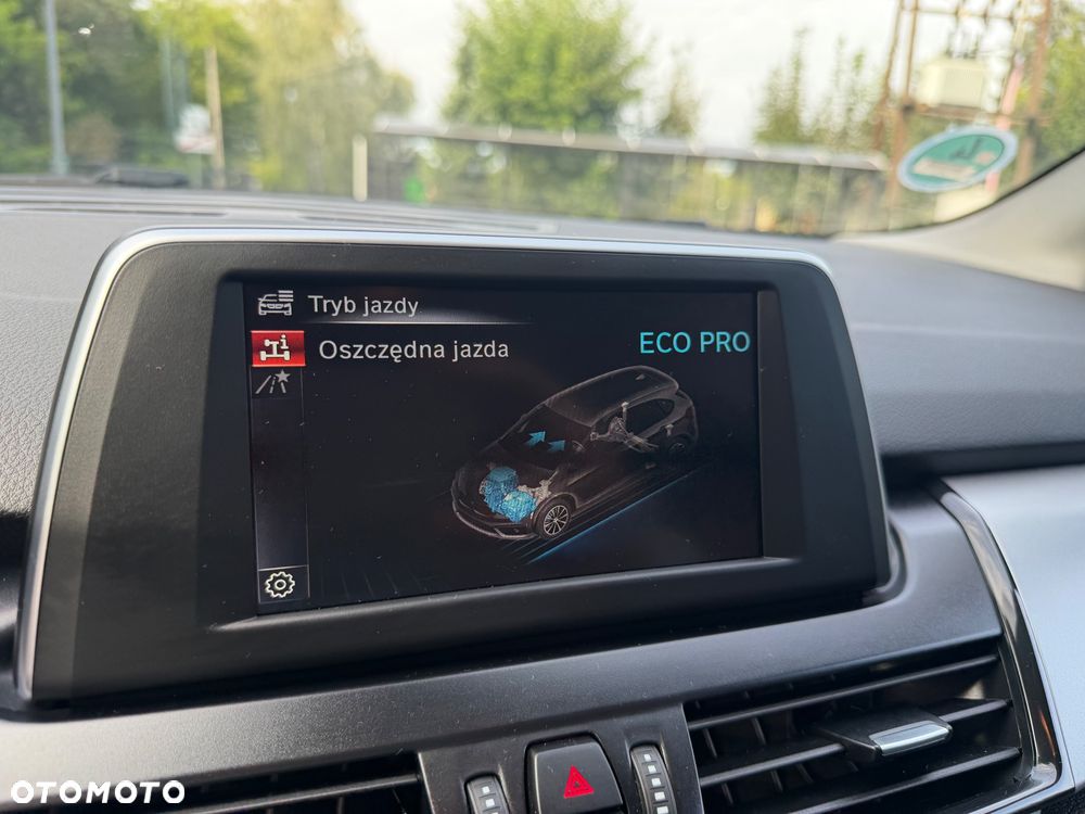 BMW Seria 2 218d - 28