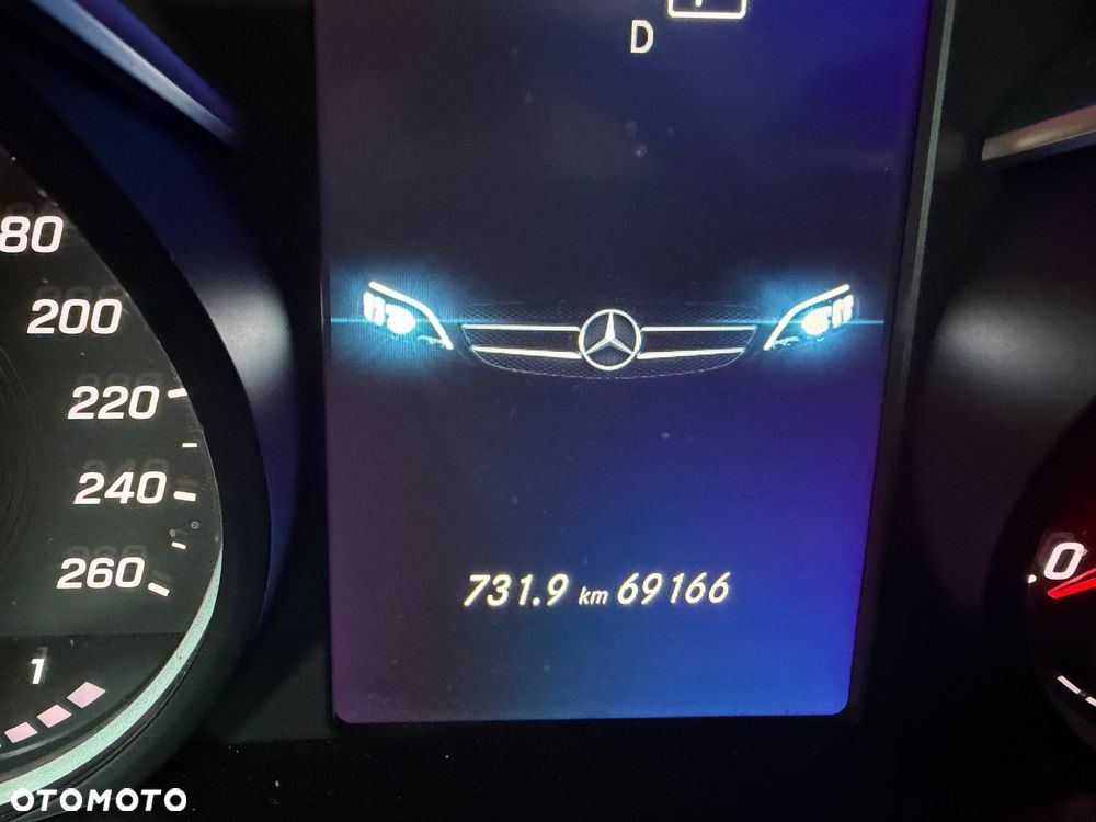 Mercedes-Benz Klasa C 180 9G-TRONIC - 37