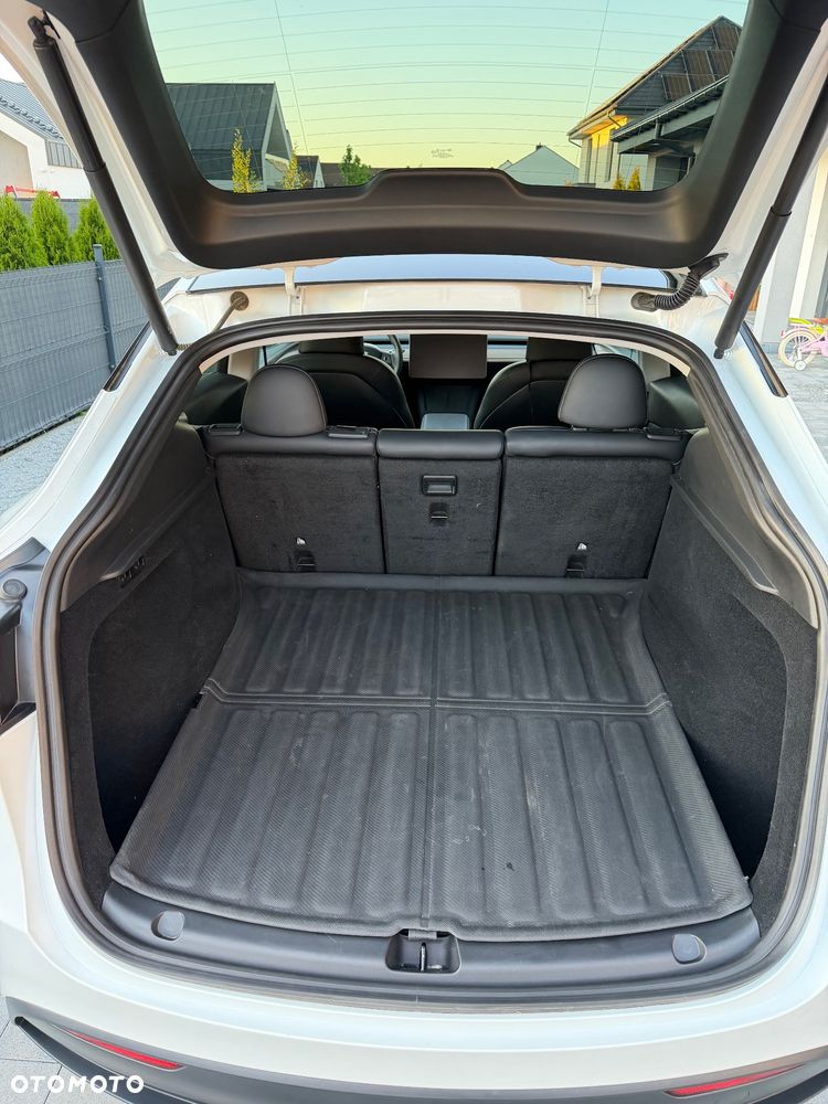 Tesla Model Y Performance AWD - 13