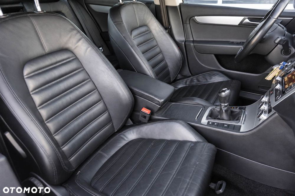 Volkswagen Passat - 31