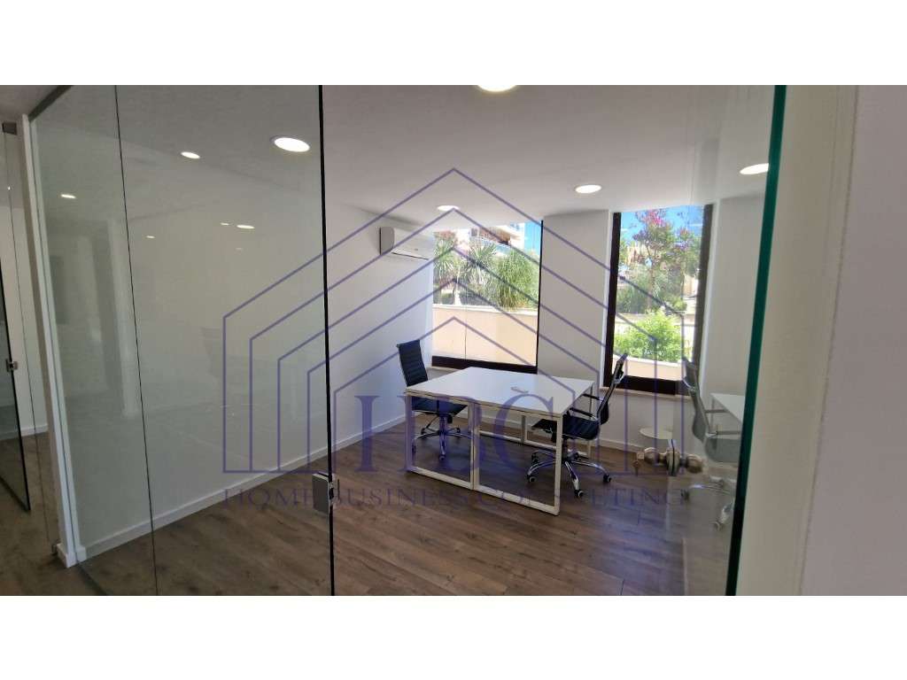 Espaço comercial com escritórios situado na Urbanização dos Terraço... - Grande imagem: 3/20