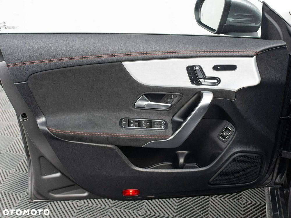 Mercedes-Benz CLA 200 mHEV 7G-DCT - 12