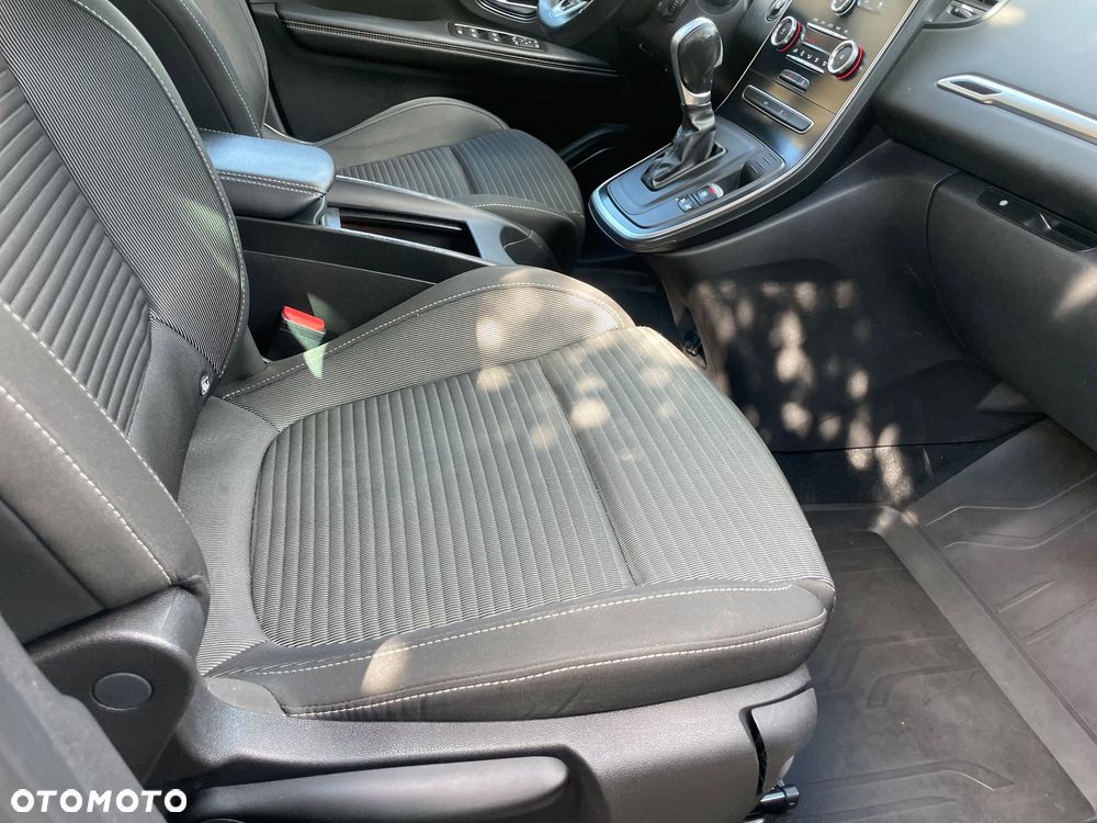 Renault Grand Scenic - 10