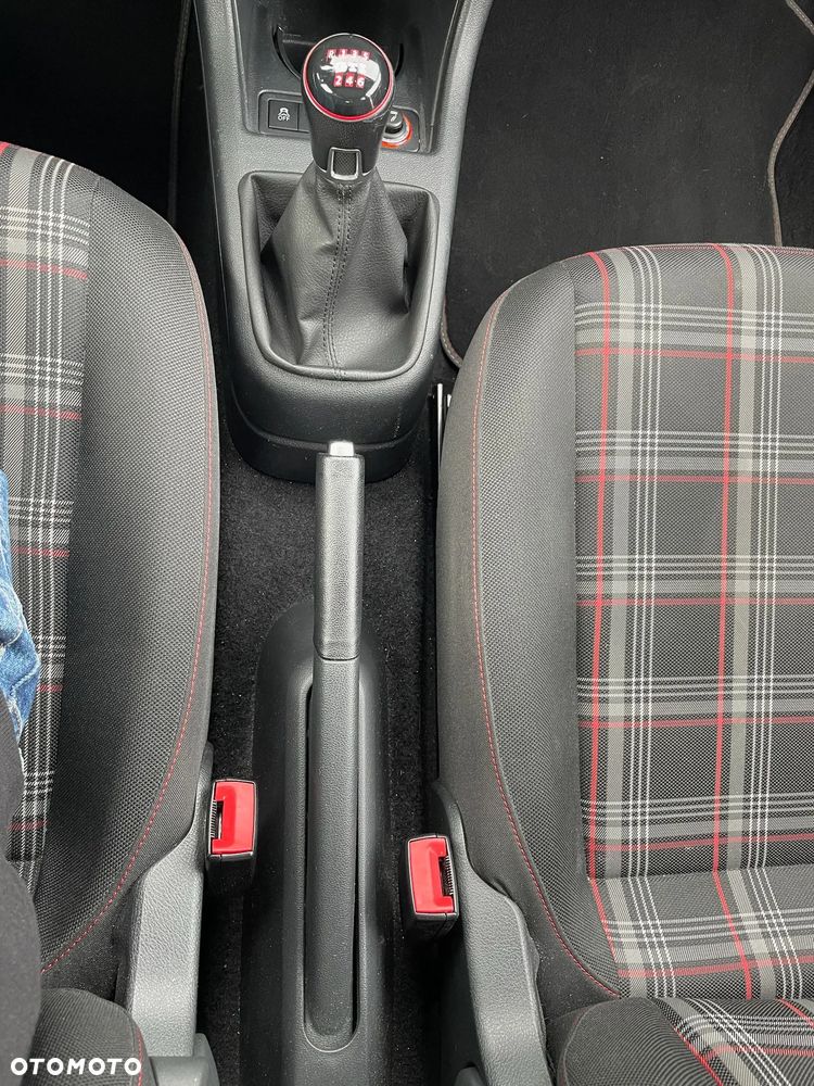 Volkswagen up! 1.0 TSI GTI - 22
