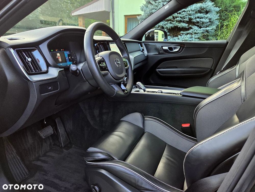 Volvo XC 60 B4 D AWD Ultimate Bright - 24