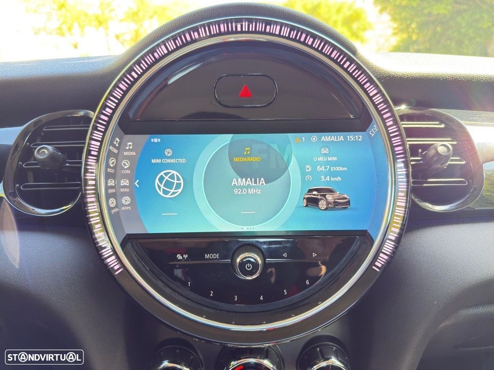 MINI 5 Portas Cooper Premium Essential Auto - 24