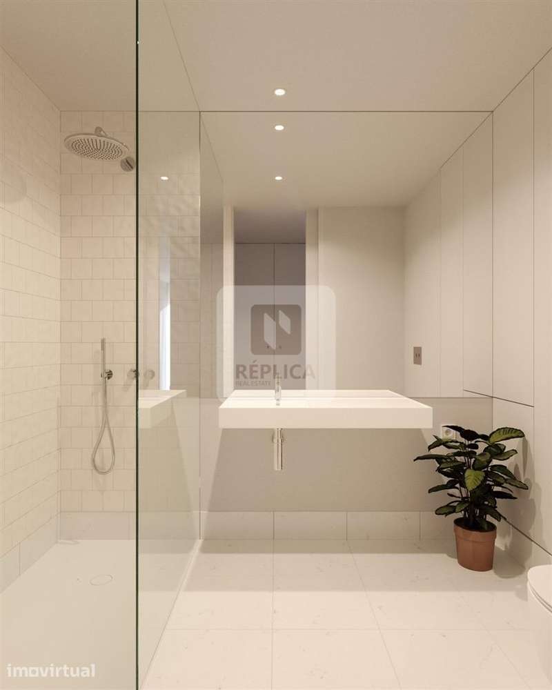 Apartamento T2 com Varanda e Garagem à Avenida Fernão Magalhães - Grande imagem: 3/11