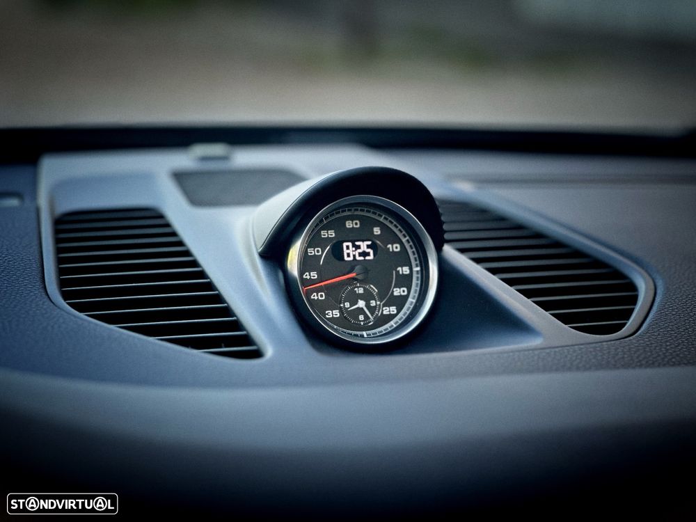 Porsche 911 (991) Carrera GTS - 12