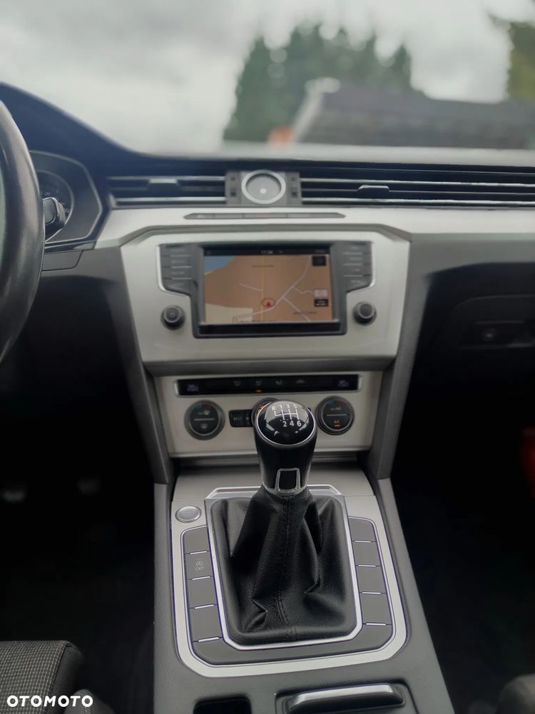 Volkswagen Passat - 13