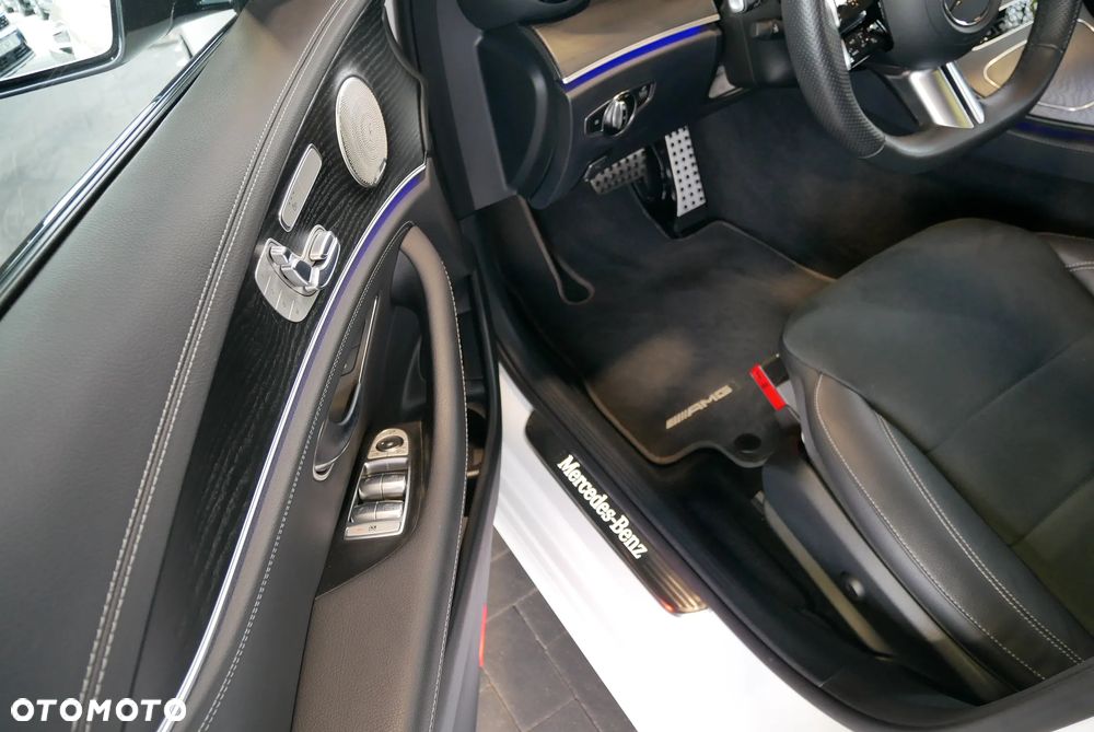 Mercedes-Benz Klasa E 220 d 4Matic 9G-TRONIC AMG Line - 22