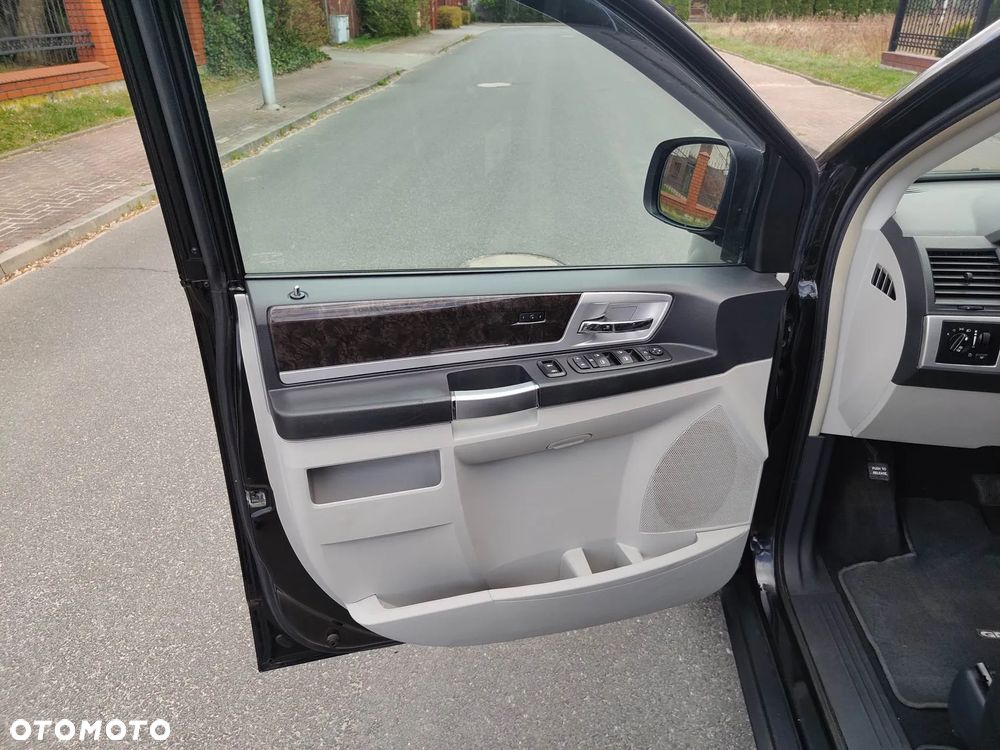 Chrysler Grand Voyager - 30