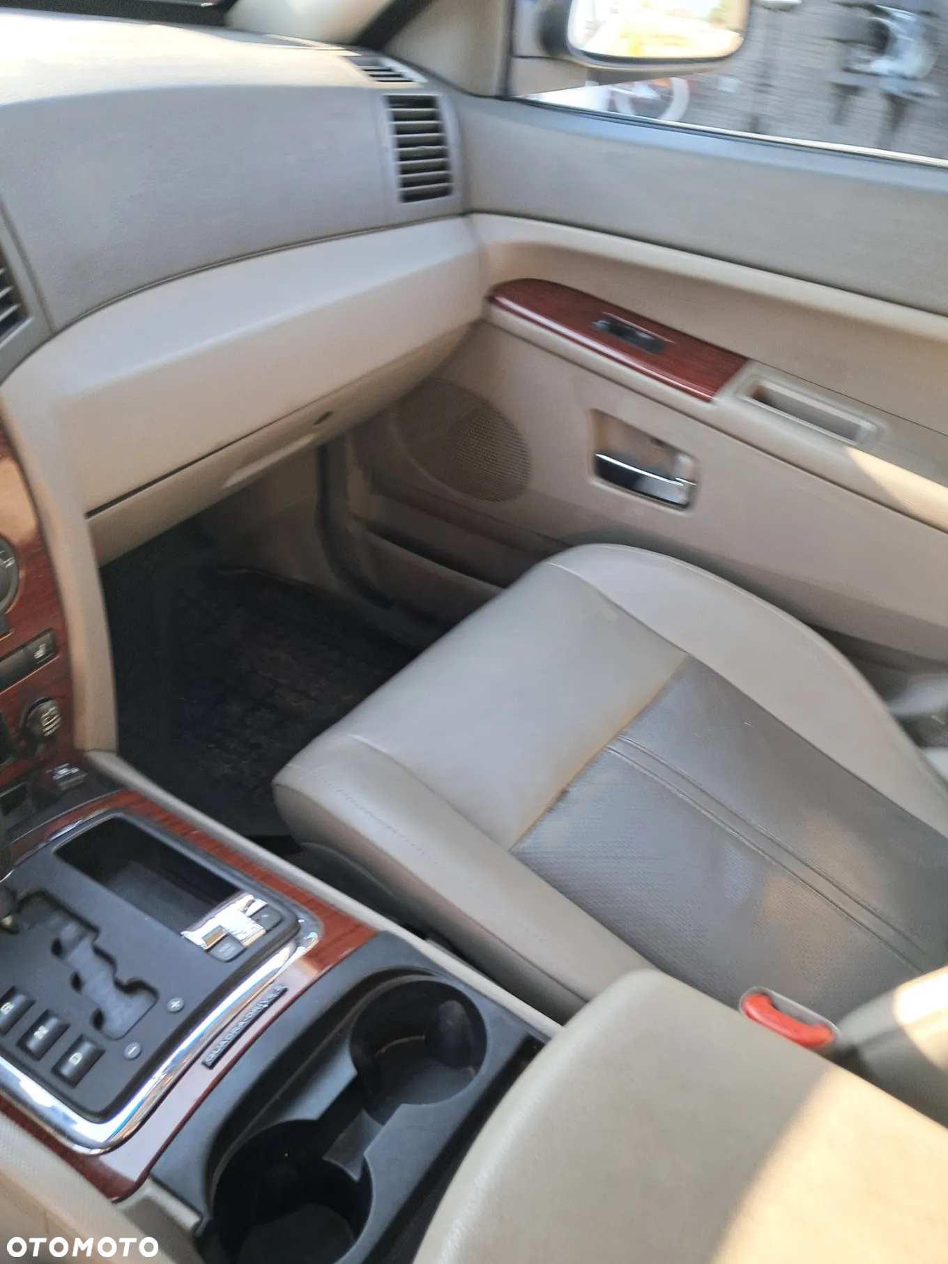 Jeep Grand Cherokee - 15