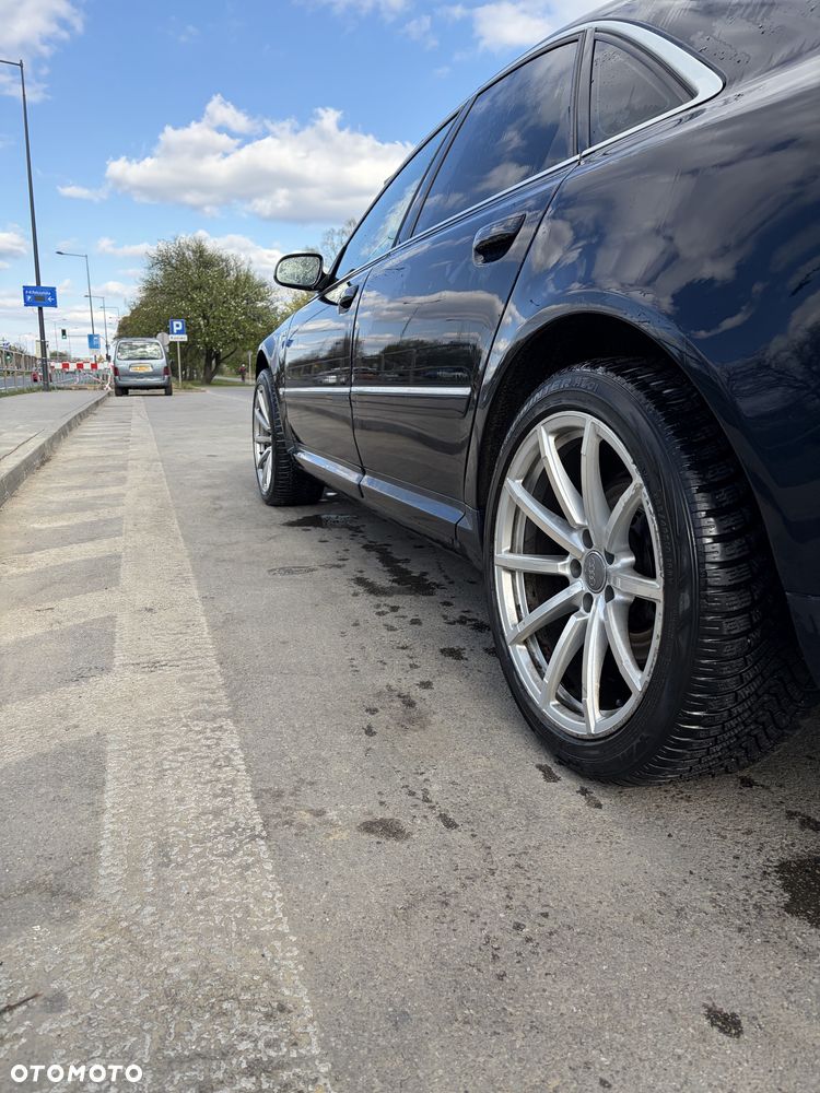 Audi A8 - 4