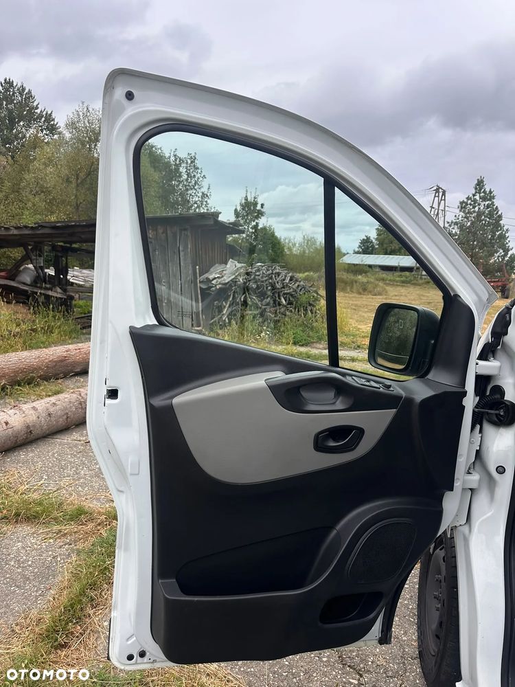 Renault Trafic L1H1 1.6 diesel 145kM, manual, 2016 rok WEBASTO, BAGAŻNIK DACHOWY THULE, KAMERA COFANIA, HAK, CZUJNIKI PARKOWANIA, DRZWI PRZESUWNE Z OBU STRON! - 31