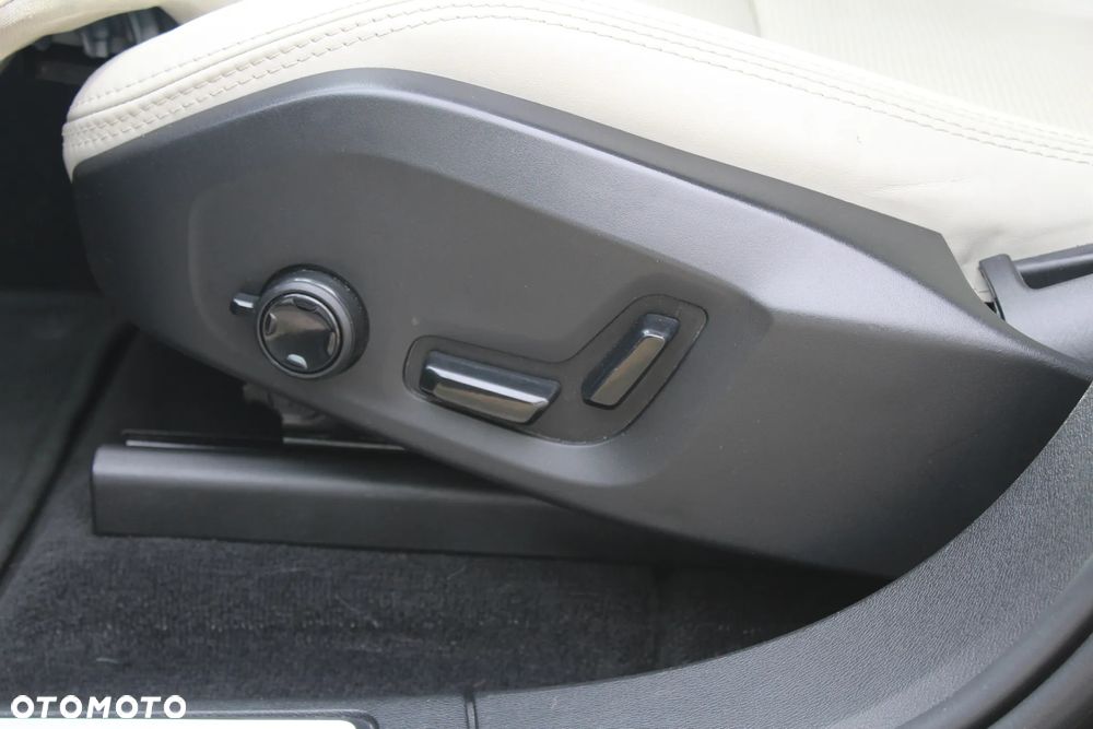 Volvo XC 60 B4 D AWD Geartronic Momentum Pro - 21