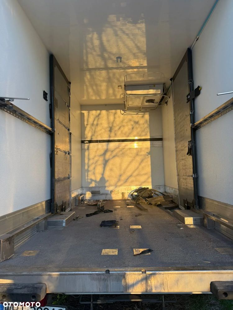 Mercedes-Benz Sprinter - 11