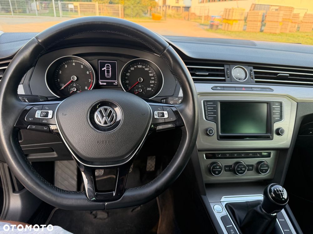 Volkswagen Passat - 23