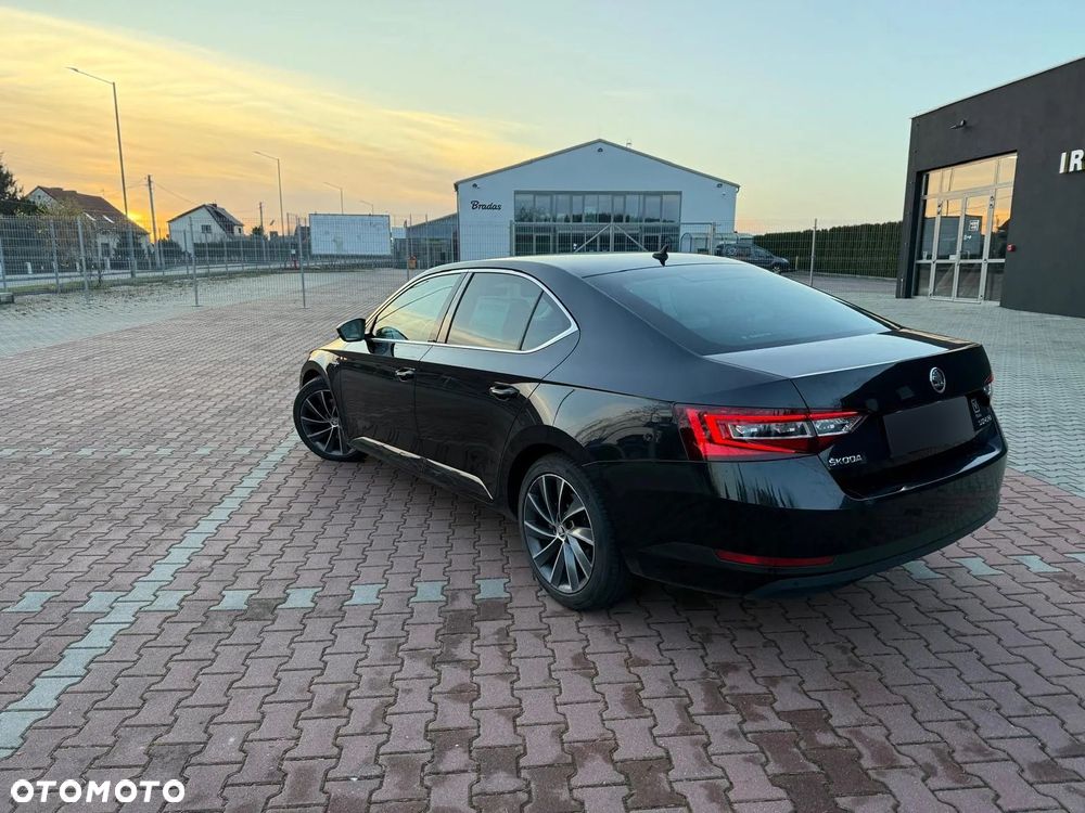 Skoda Superb 2.0 TDI L&K DSG - 8