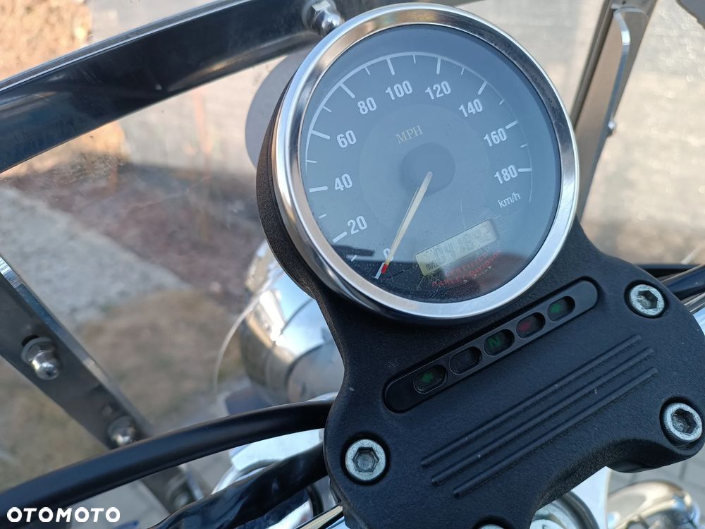 Harley-Davidson Sportster Custom 883C - 15