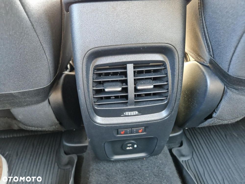 Ford Kuga - 28