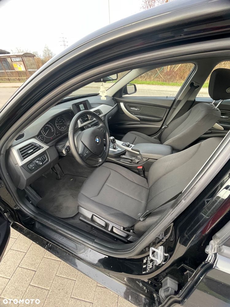 BMW Seria 3 318i - 5