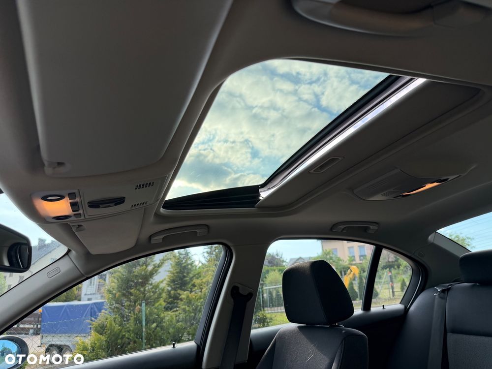 BMW Seria 3 318i Edition Sport - 16