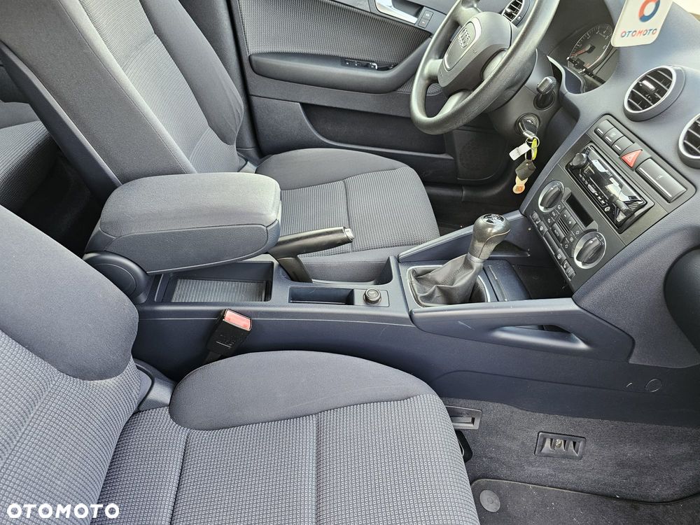 Audi A3 Sportback 1.6 Ambiente - 17