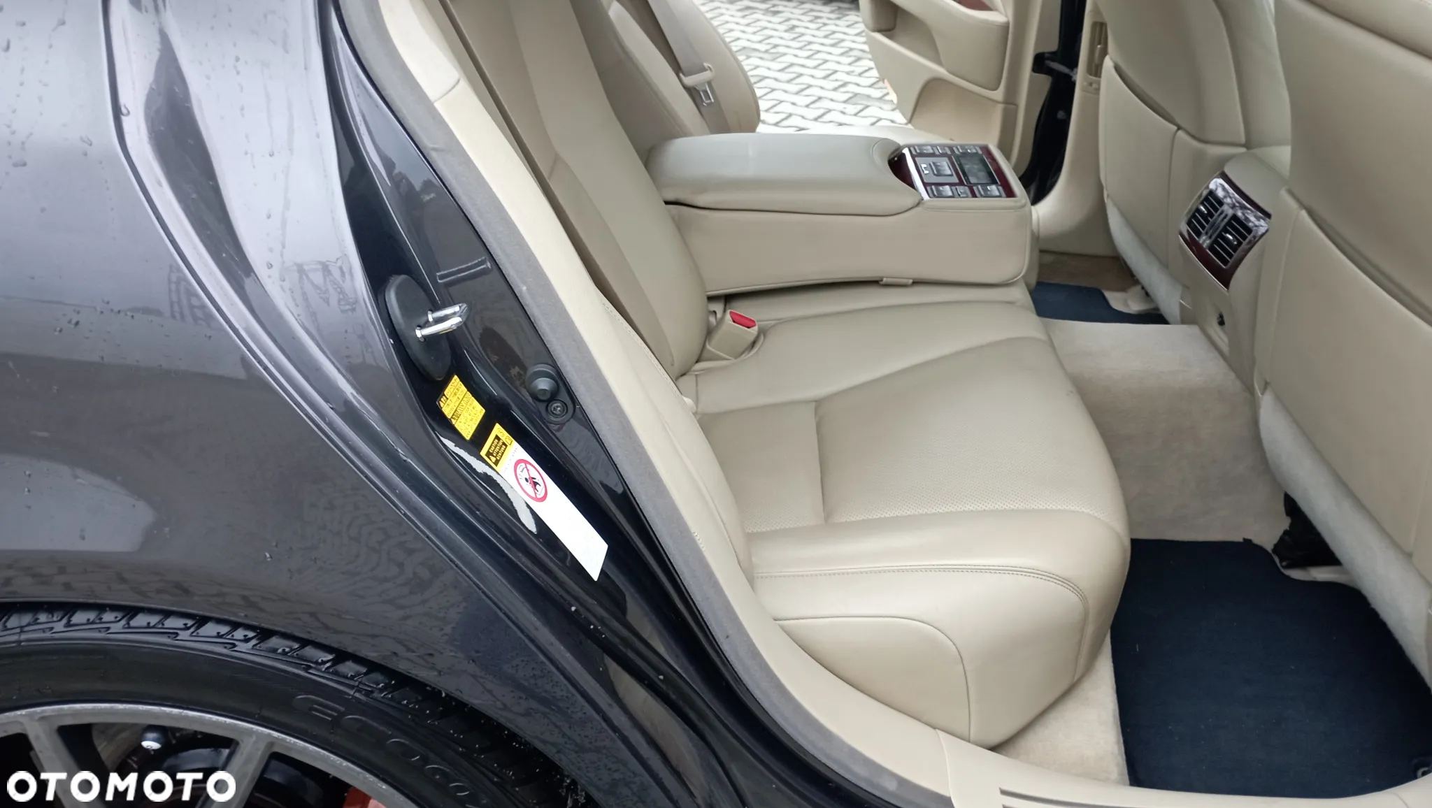 Lexus LS - 12
