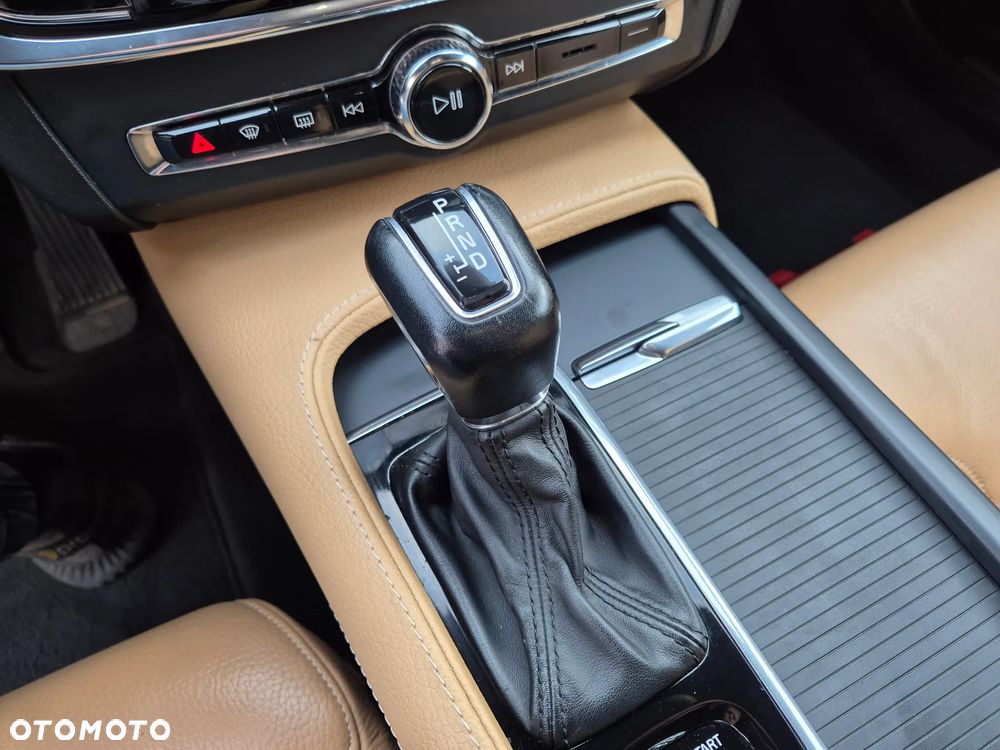 Volvo V90 D3 Momentum Pro - 31