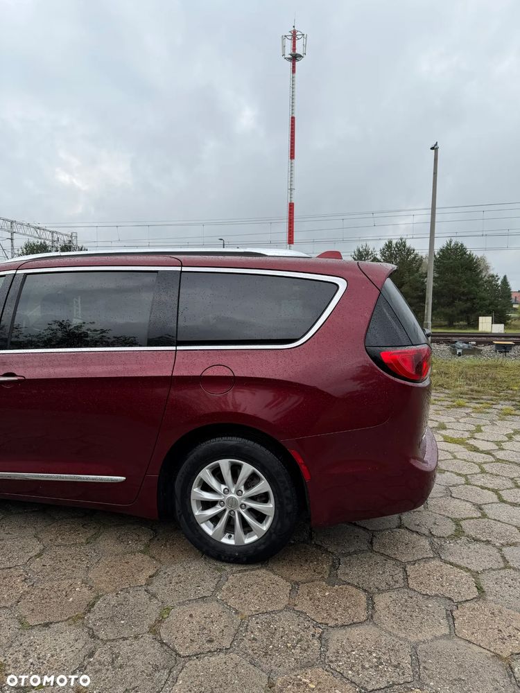 Chrysler Pacifica - 12