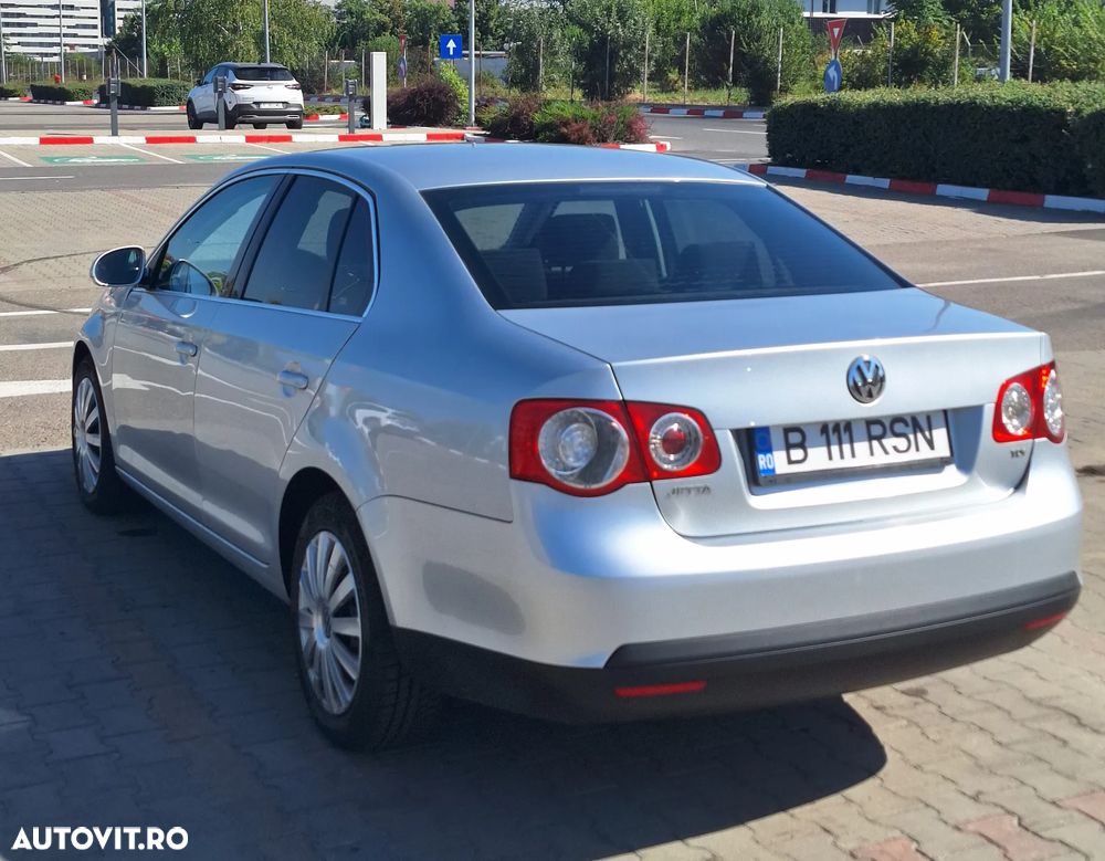 Volkswagen Jetta 1.9 TDI Comfortline - 4