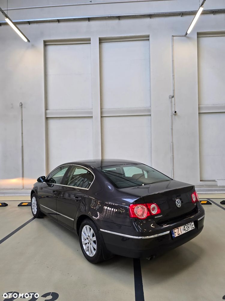 Volkswagen Passat 1.6 FSI Comfortline - 20