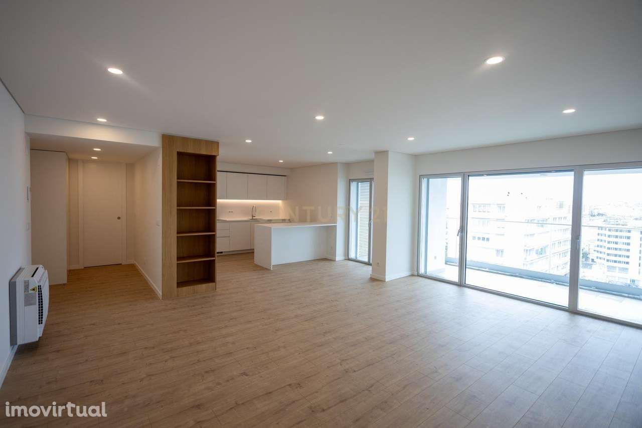 Apartamento T3 com estacionamento e piscina - Areeiro - Grande imagem: 5/17