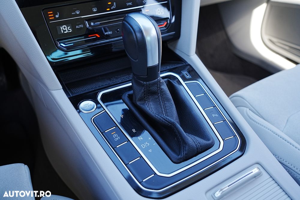 Volkswagen Passat Variant 2.0 TDI DSG R Executive - 39