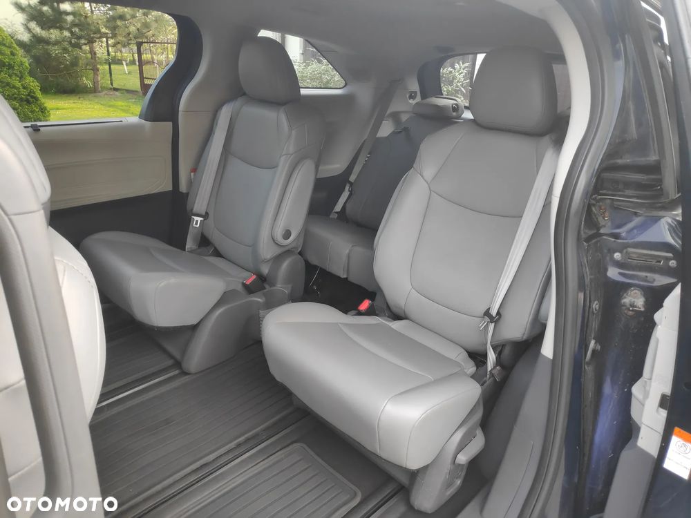 Toyota Sienna - 12