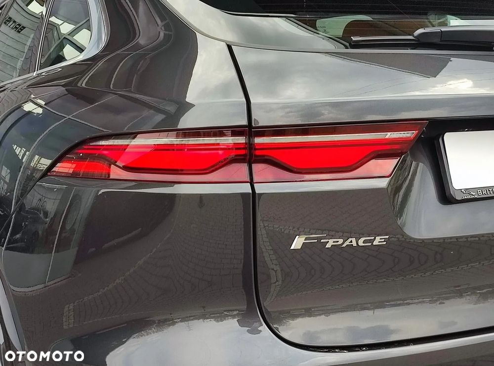 Jaguar F-Pace P250 AWD R-Dynamic HSE - 19