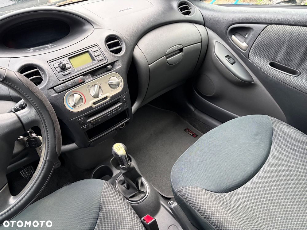 Toyota Yaris 1.0 Terra - 9