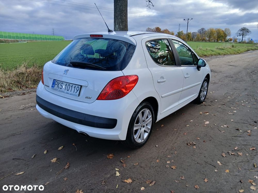 Peugeot 207 2008 photo 3