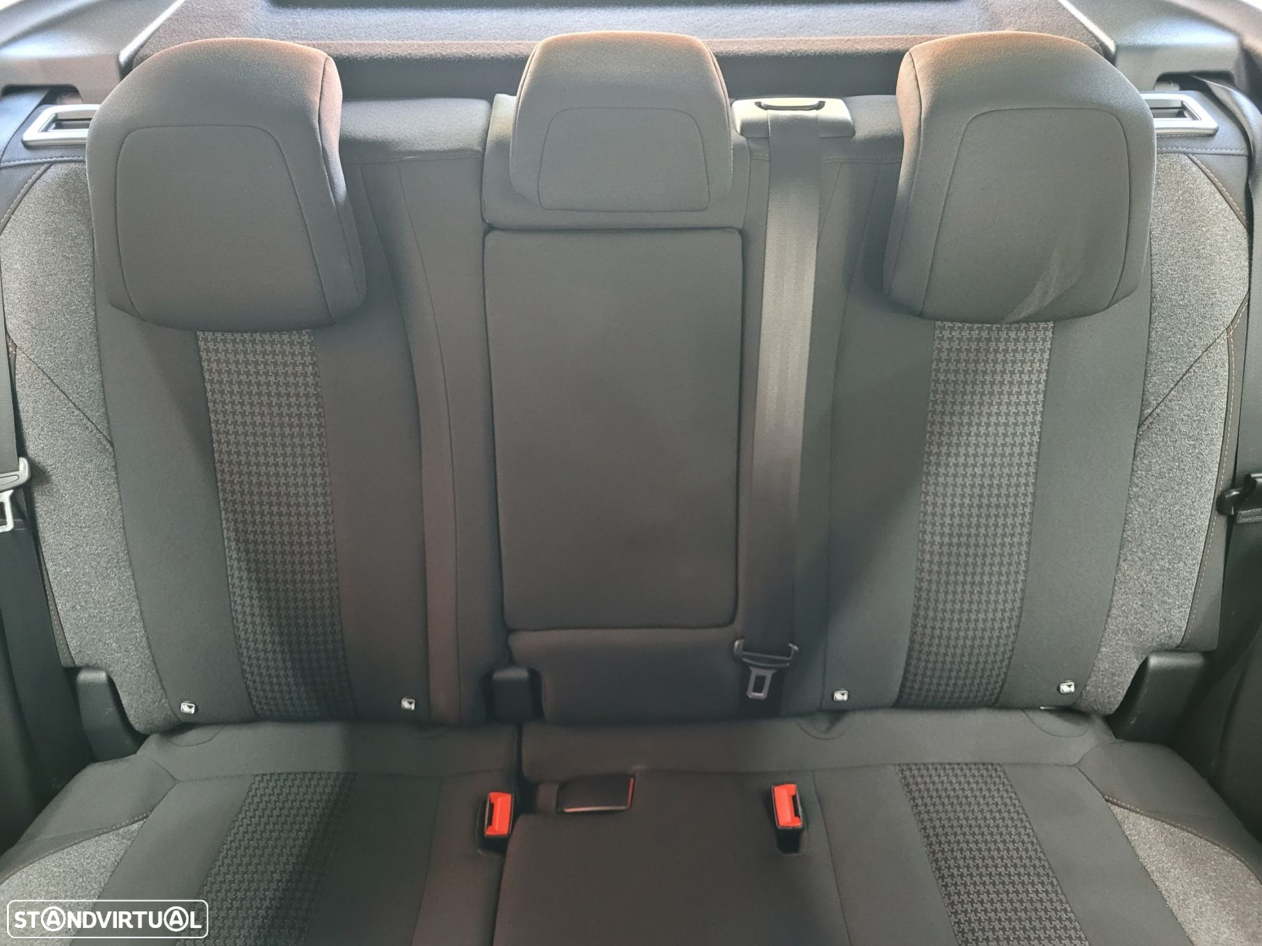 Peugeot 3008 1.2 PureTech Allure EAT8 - 19